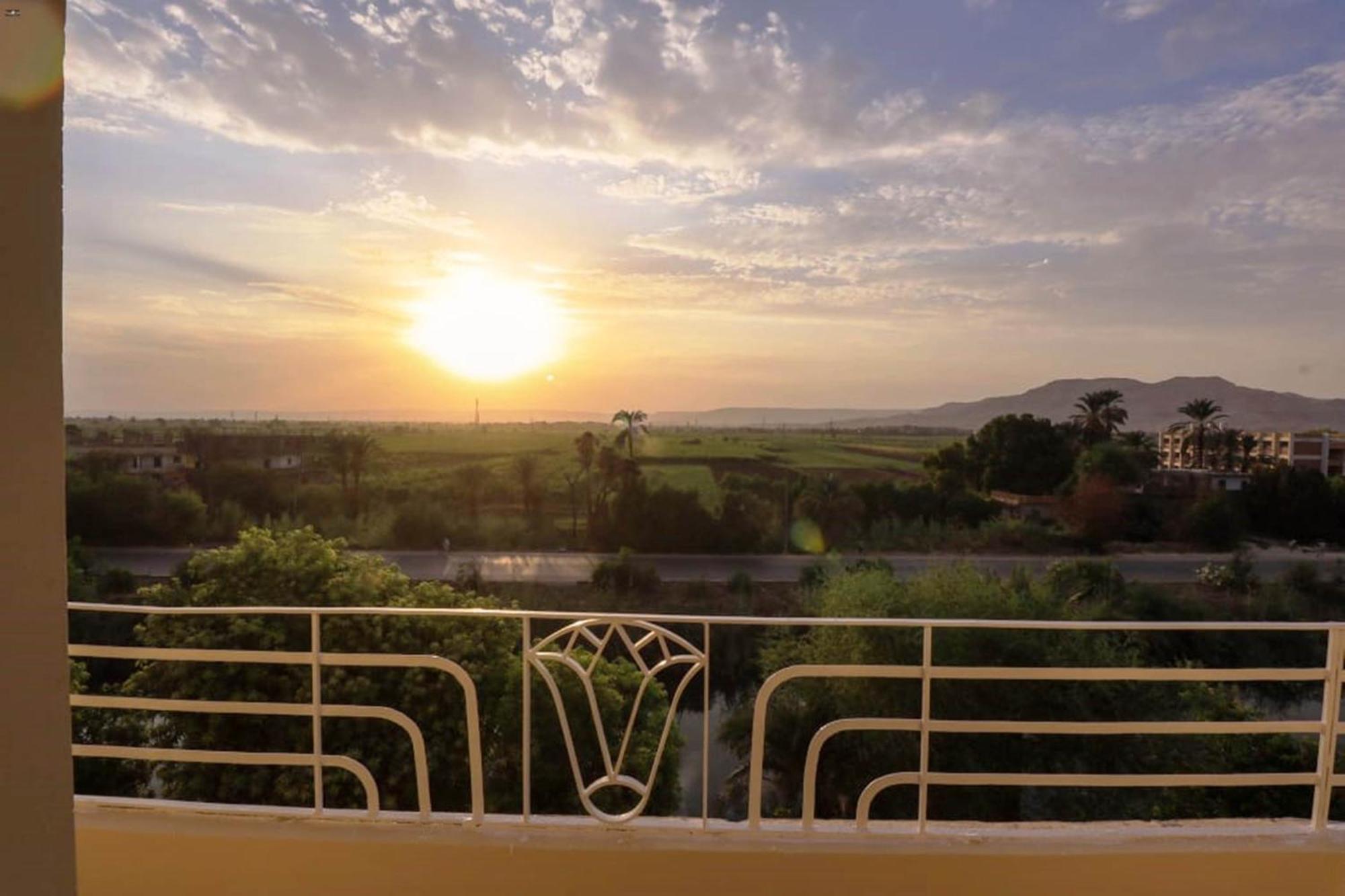 Luxor View Hostel Bagian luar foto