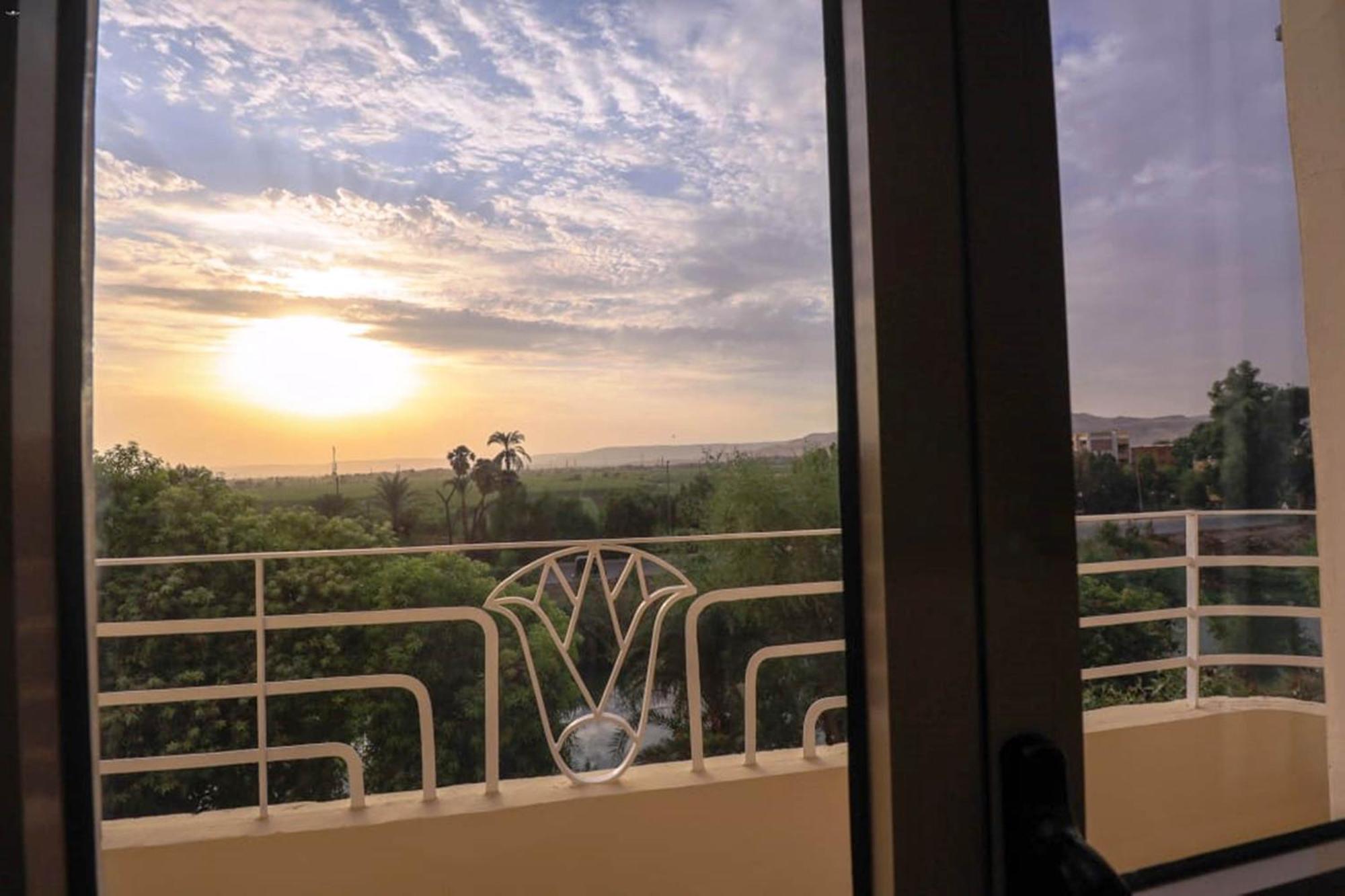 Luxor View Hostel Bagian luar foto