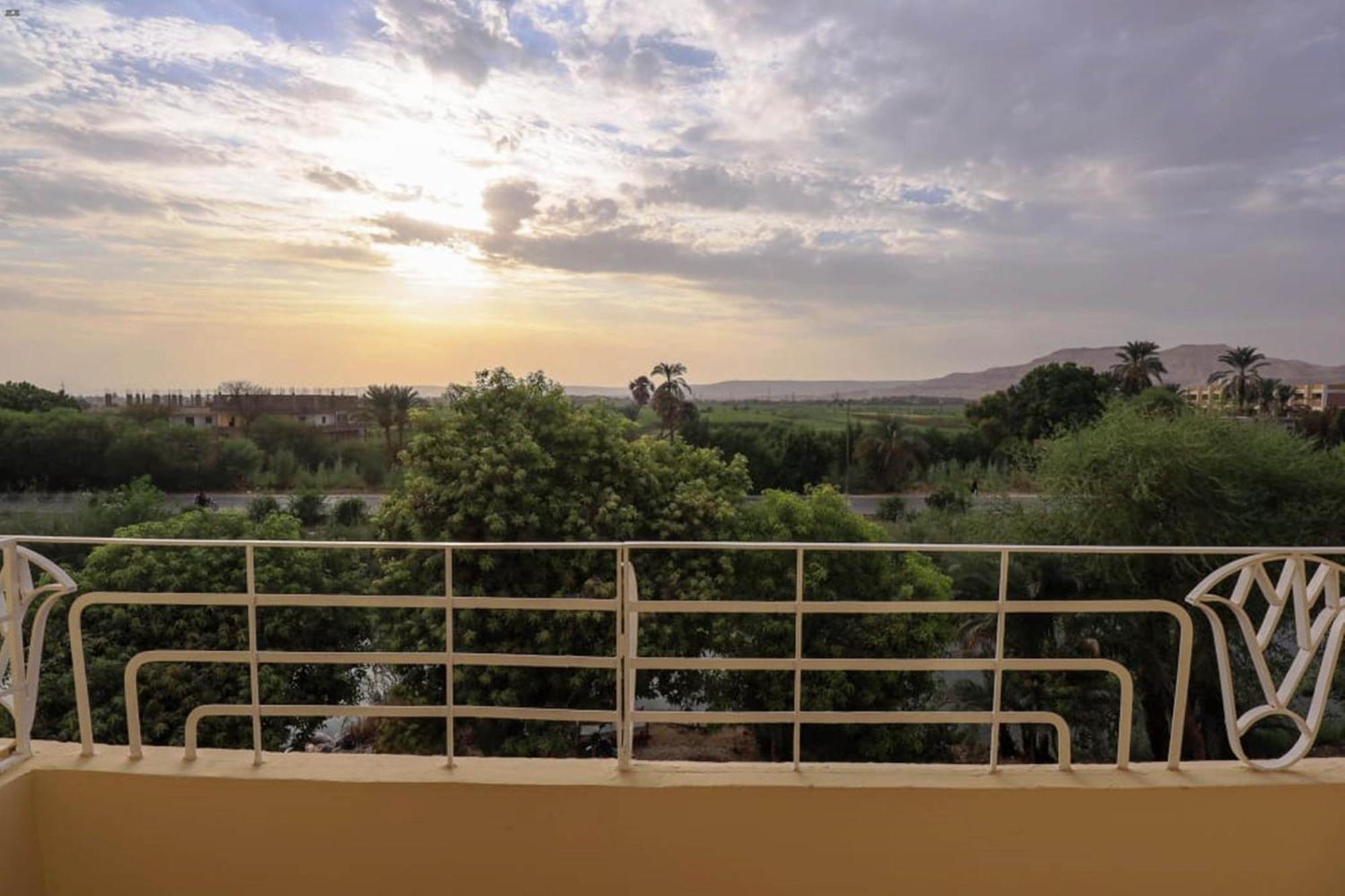 Luxor View Hostel Bagian luar foto
